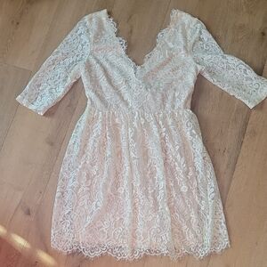 NWT IVORY LACE DRESS SIZE MEDIUM